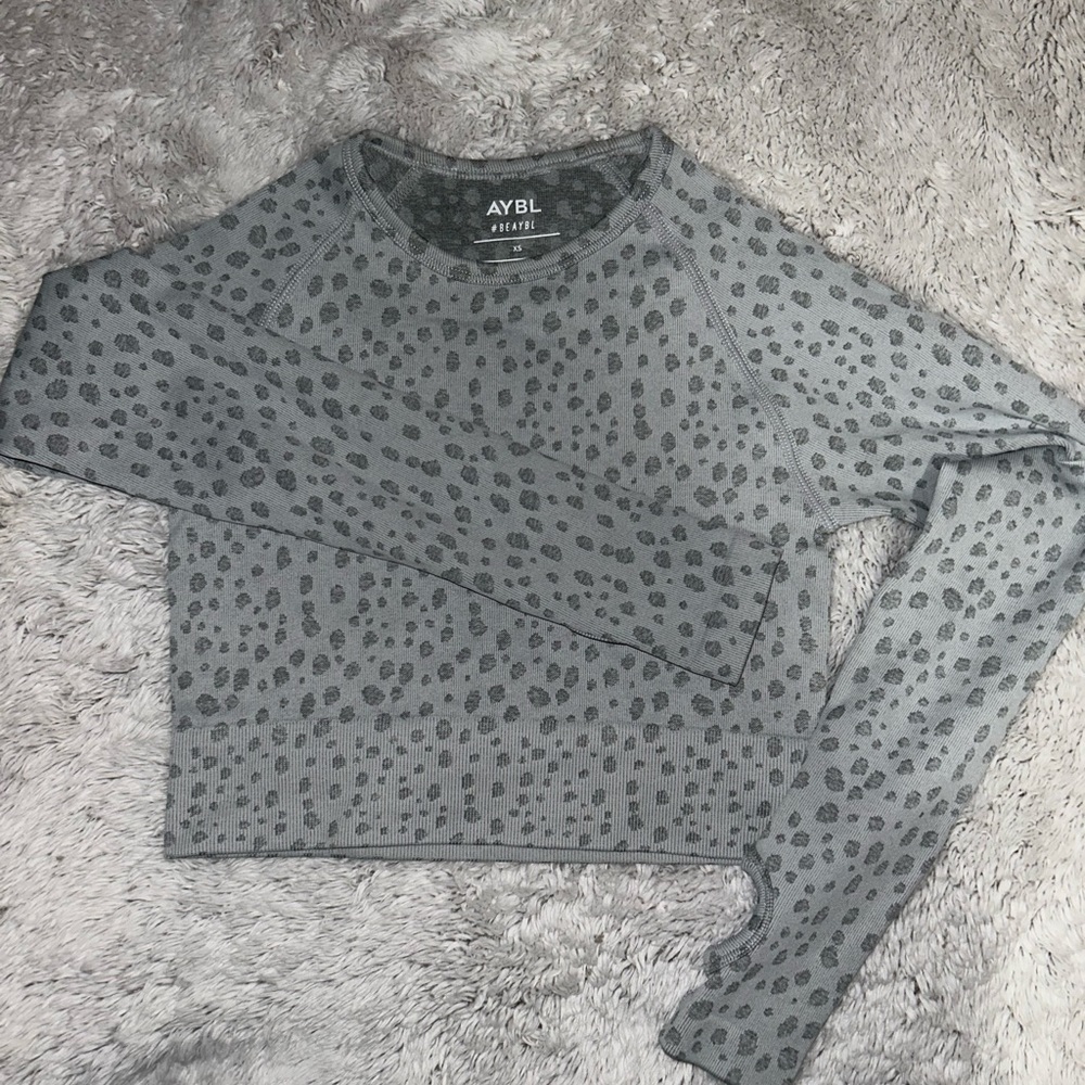 AYBL//xs//speckle grey long sleeve top
